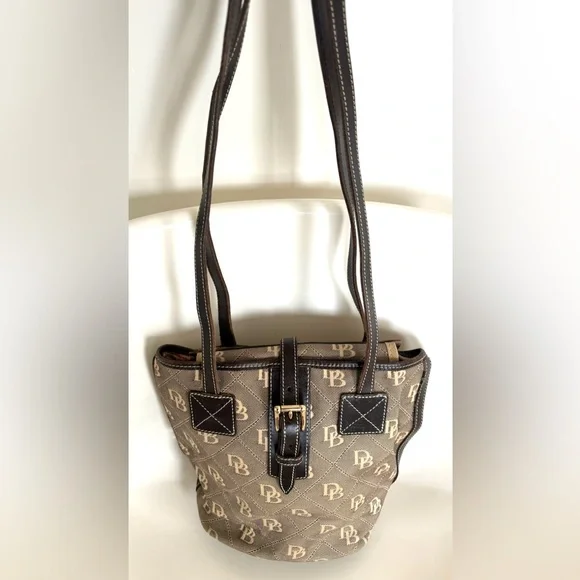 ✨Vintage Dooney & Bourke Brown Shoulder Bag with Structured Design✨ - Picture 3 of 16